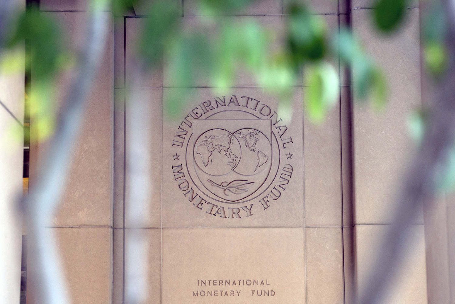 IMF projects modest global growth amid persistent inflation