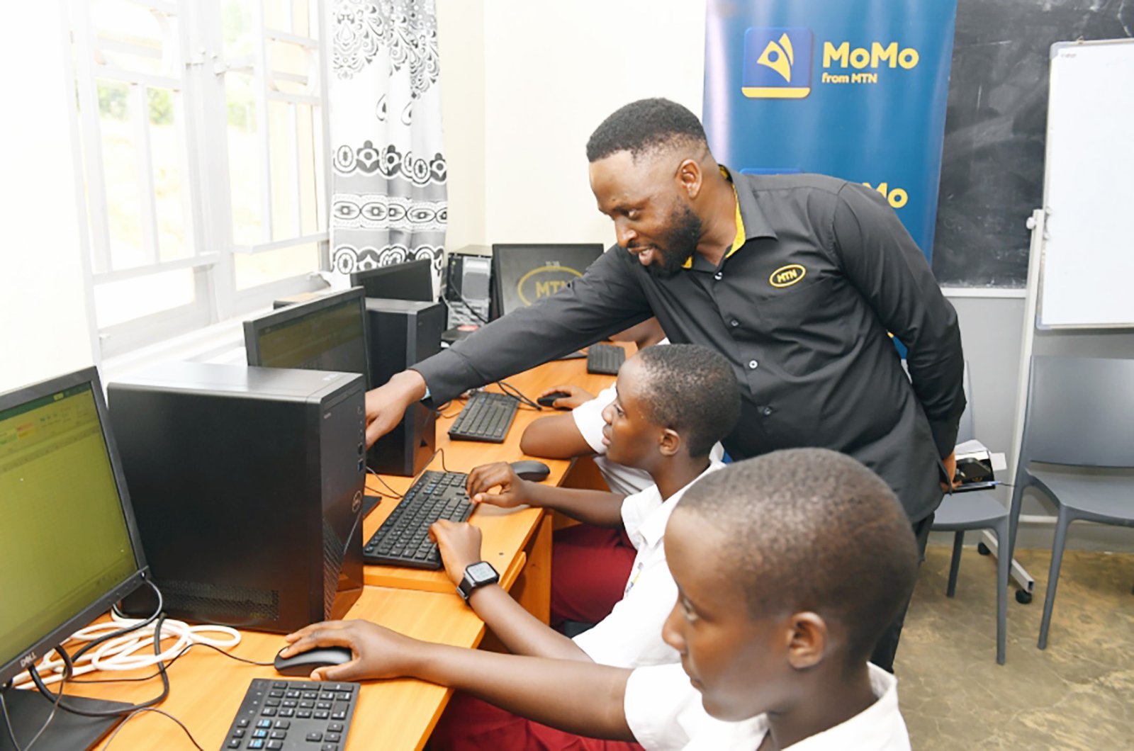 Mbarara school gets UGX70m MTN computer grant