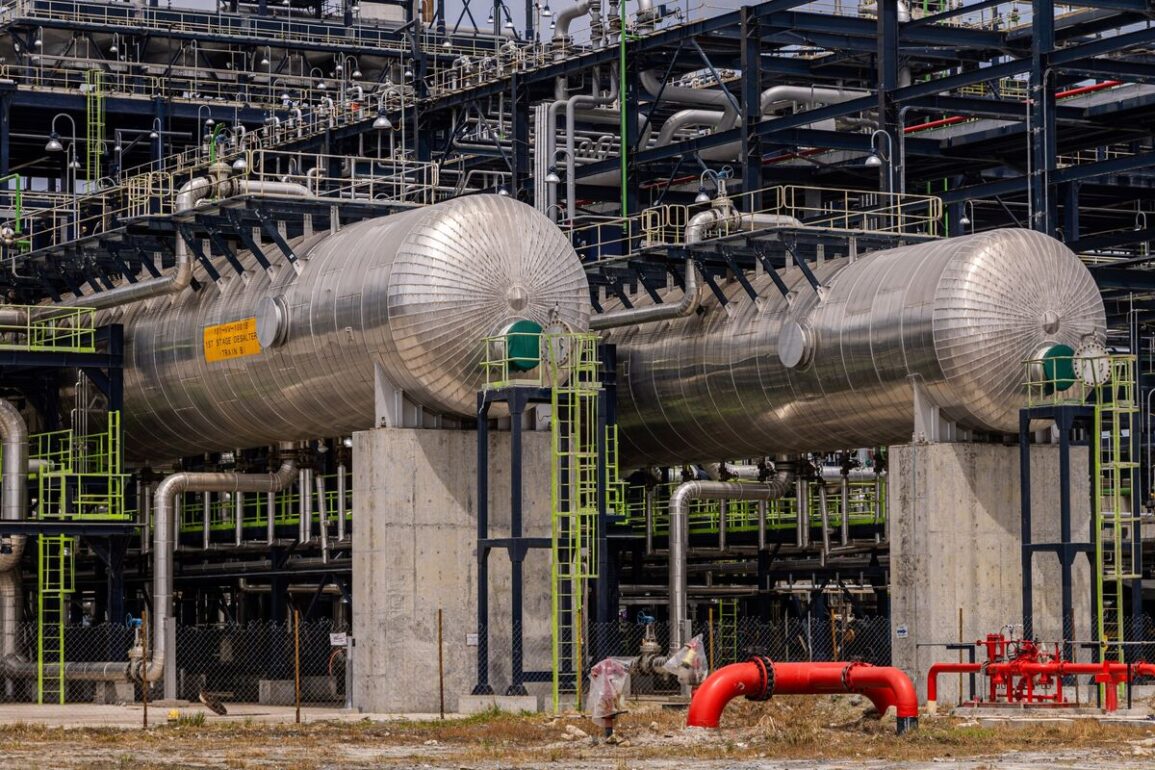 Museveni Backs Billionaire Dangote’s $17bn EAC Oil Refinery Dream